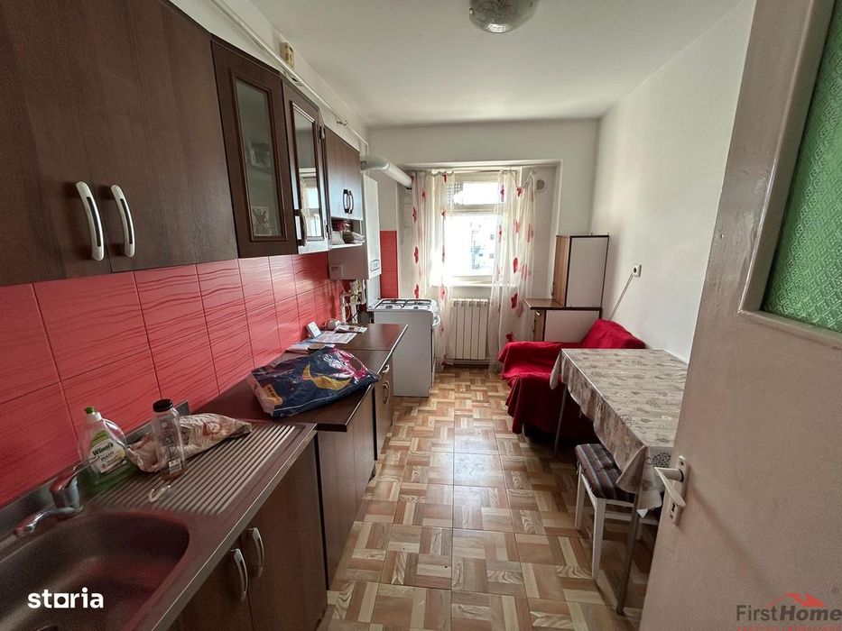 Apartament cu 3 camere de vanzare, zona Ceasul Rau.
