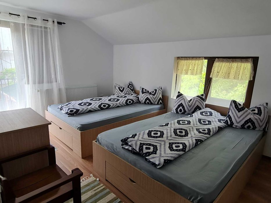 Inchiriez Casa in Vadu Crisului cu CIUBAR!!
