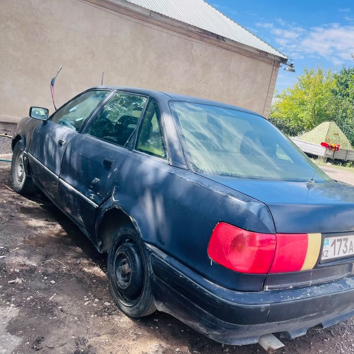 Ауди 80 Б4 1992 1,8 газ бензин