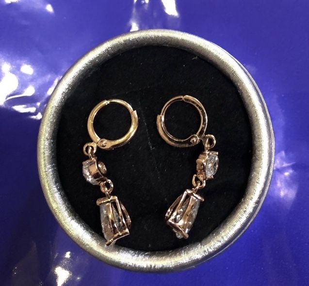 Продаются серьги. .