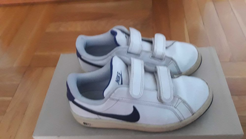Маратонки Nike номер 33