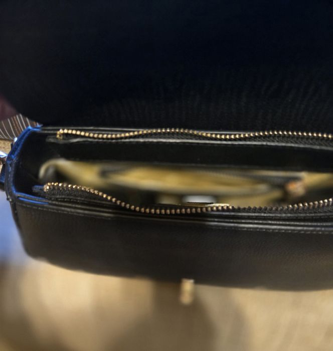 Дамска чанта Guess