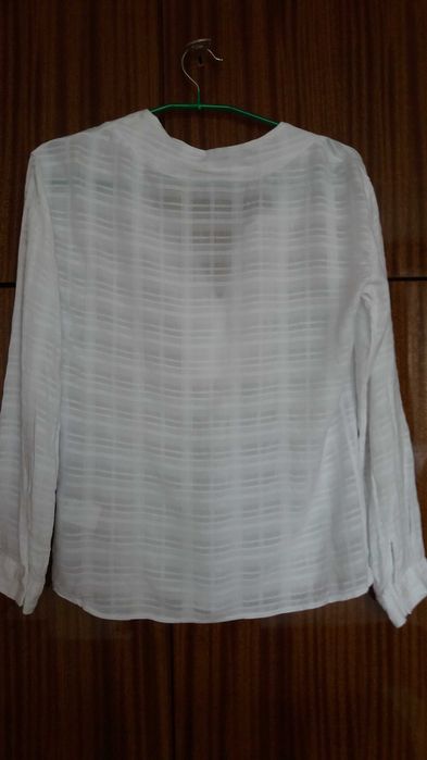 Бяла блуза с дълъг ръкав