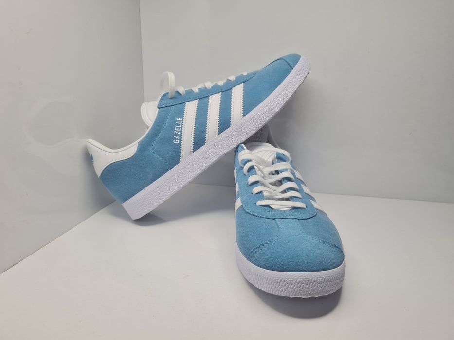 Кецове Adidas Gazelle 

Чисто нови с кутия.

Размер 42 2/3 стелка 27 см.

Цена 65 евро.