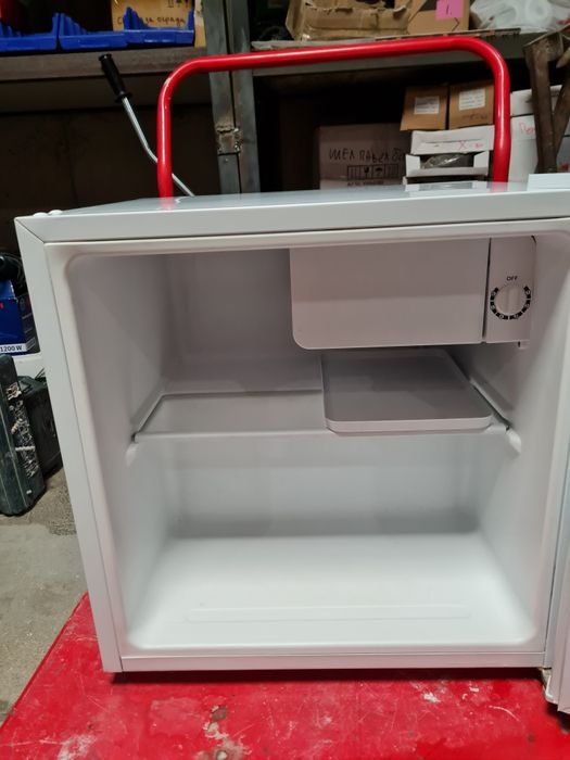 ПрПродавам хладилник мини бар