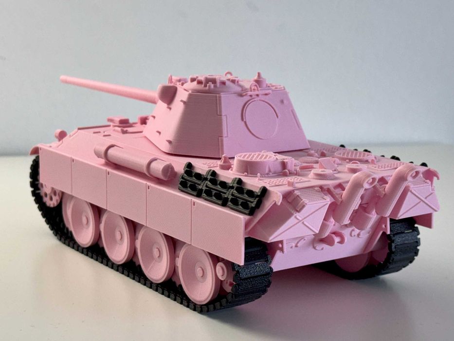 Розовая пантера: Panther F Medium Tank Pz Kpfw V Ausf.F Масштаб 1:35
