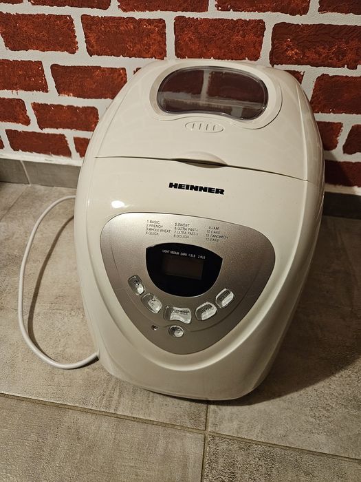 Mașina de făcut pâine Heinner HBM-690W