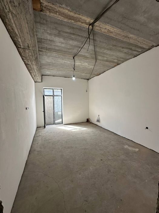 Srochno xovli sotiladi 8 xona + Padval