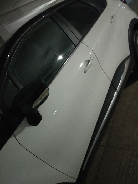 Продам накладку передней левой двери на Рено Каптюр