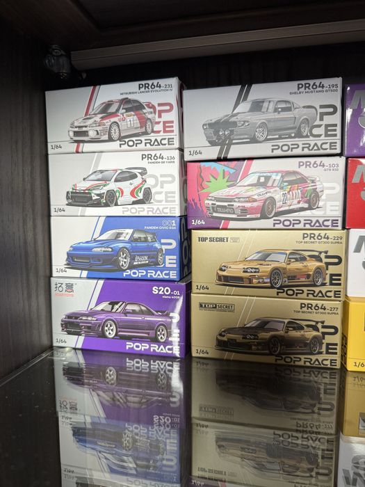 Продават се моделите 1:64  MiniGt PopRace Inno64 AutoArt