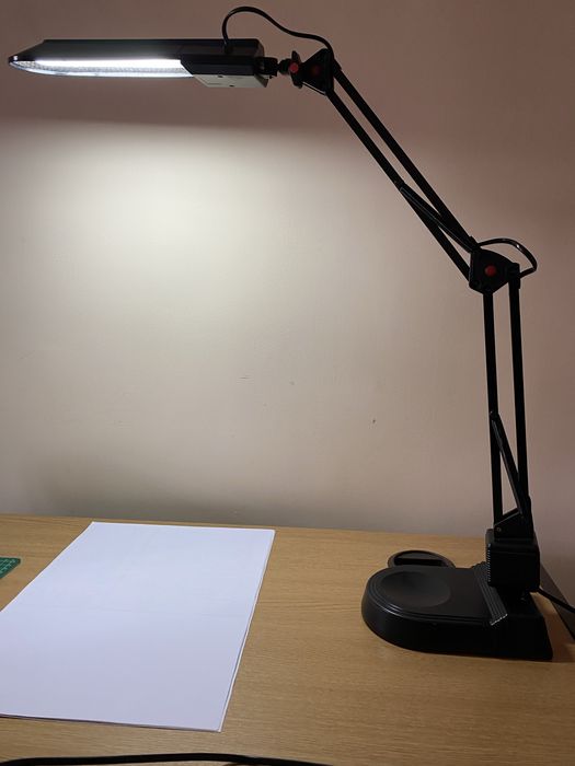 Продается настольная лампа