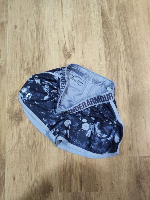 Pantaloni scurți Under Armour fete 10-12 ani