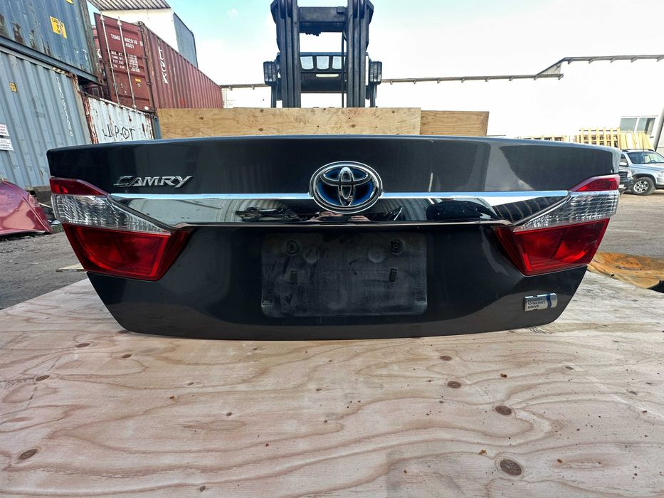 Крышка багажника Toyota Camry 50, оригинал из Японии