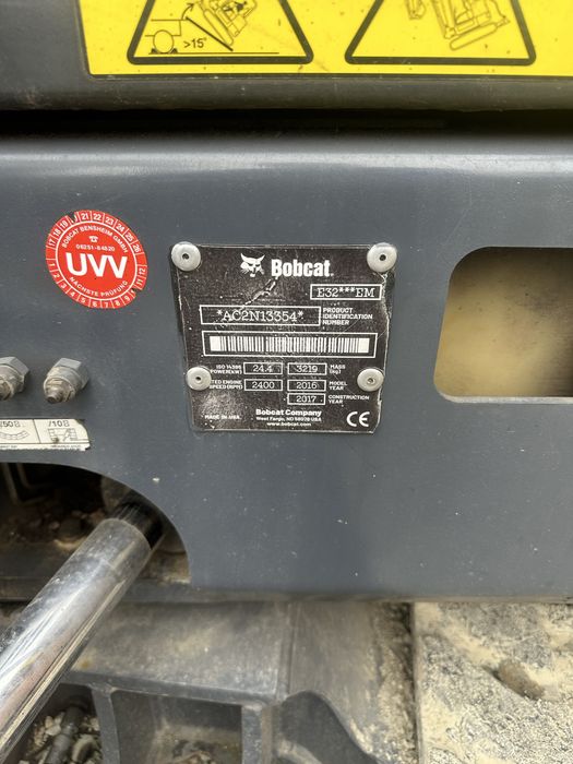 Miniexcavator bobcat e32