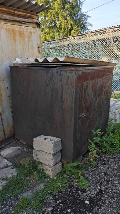 Емкоть под воду или отходы