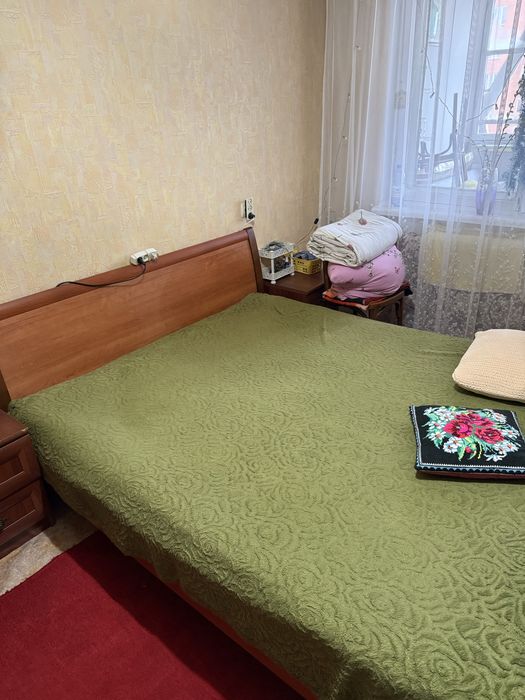 Продам кровать и 2 тумбочки