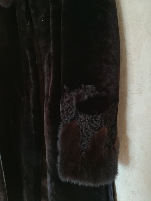 Продам шубу цигейковую