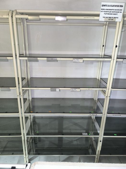 Стелажи и щанд маси за магазин