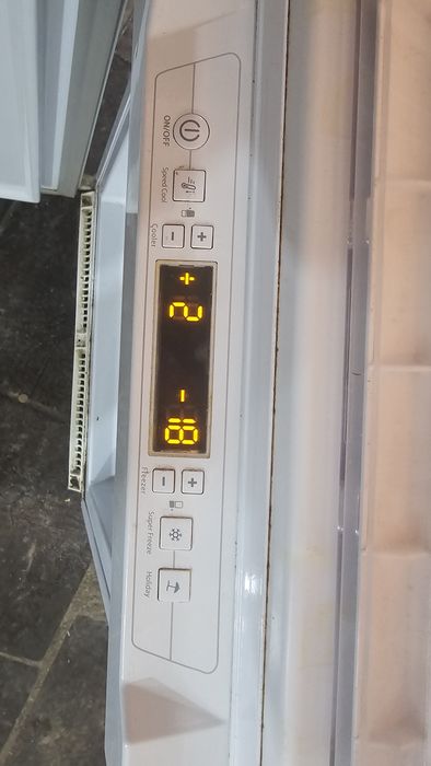 Встраеваемый холодильник Ariston Hotpoint