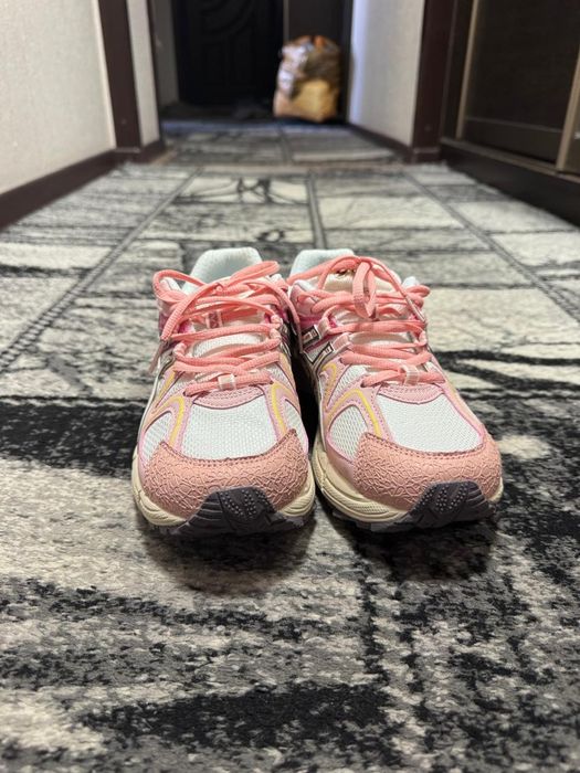 продаю кросовки ASICS, розовые