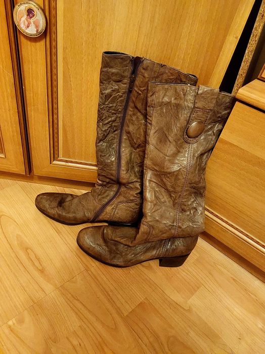 Продавам нови дамски сандали ,обувки и ботуши големи номера