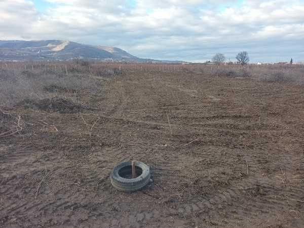 Парцел в Брестник!