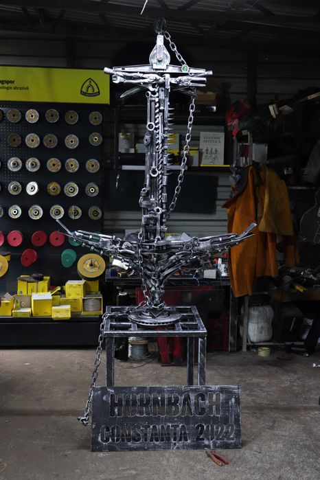 Sculptura Ancora din scule si unelte