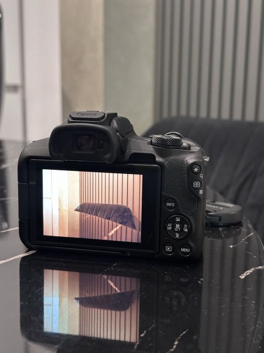 Mirrorless Canon EOS-R50, RF-S 18-45mm