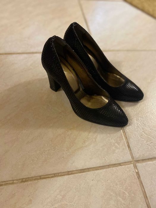 Pantofi cu toc, piele naturala