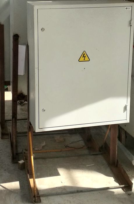 Элетрощит. Трехфазный четырехпроводной многофункциональный электросчет