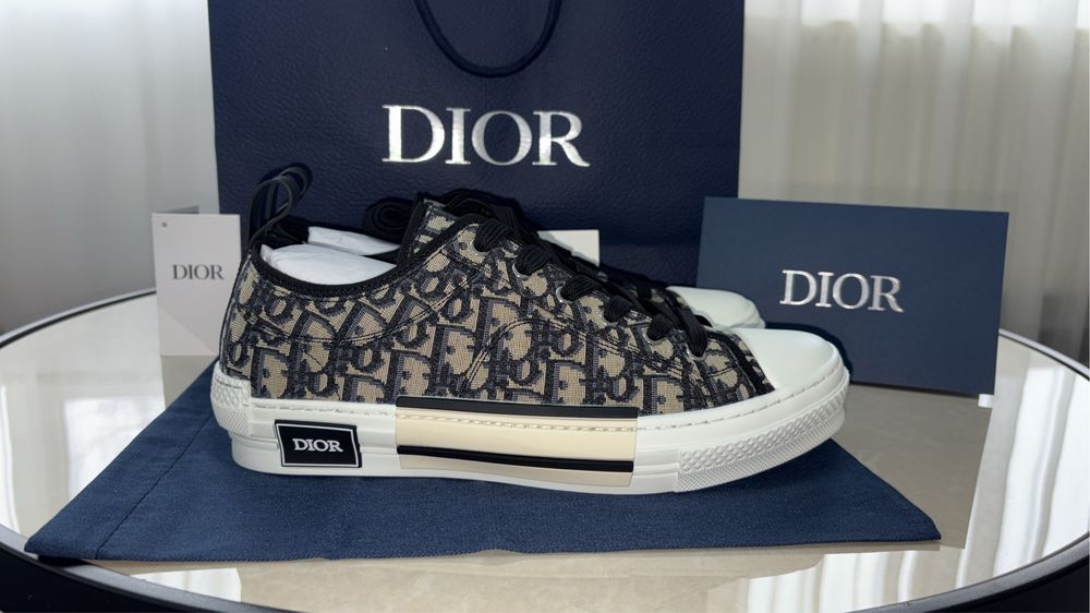 dior     adidasi