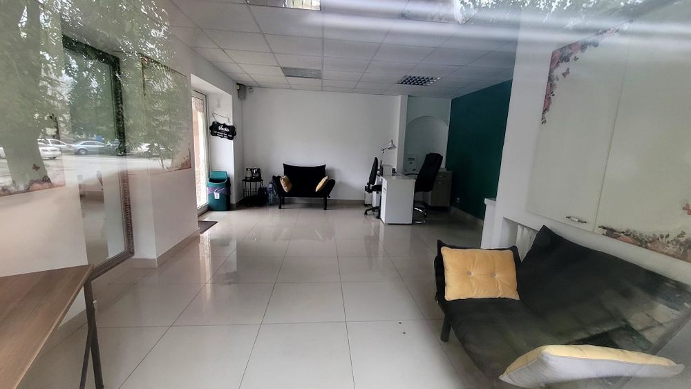 Inchiriez spatiu comercial