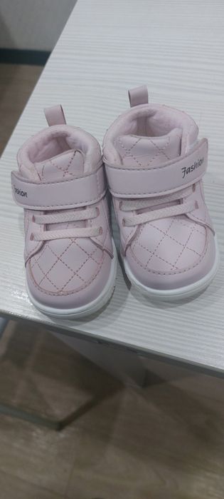 Продам демисизонную обувь