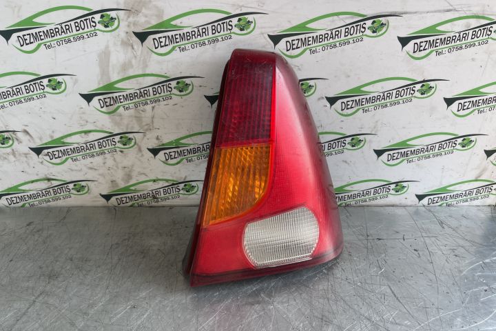 Lampa / Tripla stop dreapta pe aripa 8200211019 Dacia Logan prima gen