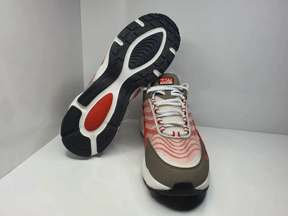 Маратонки Nike Air Max TW

Чисто нови с кутия.

Размер 42 стелка 26.