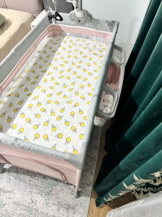 Манеж (детская кроватка) + матрац