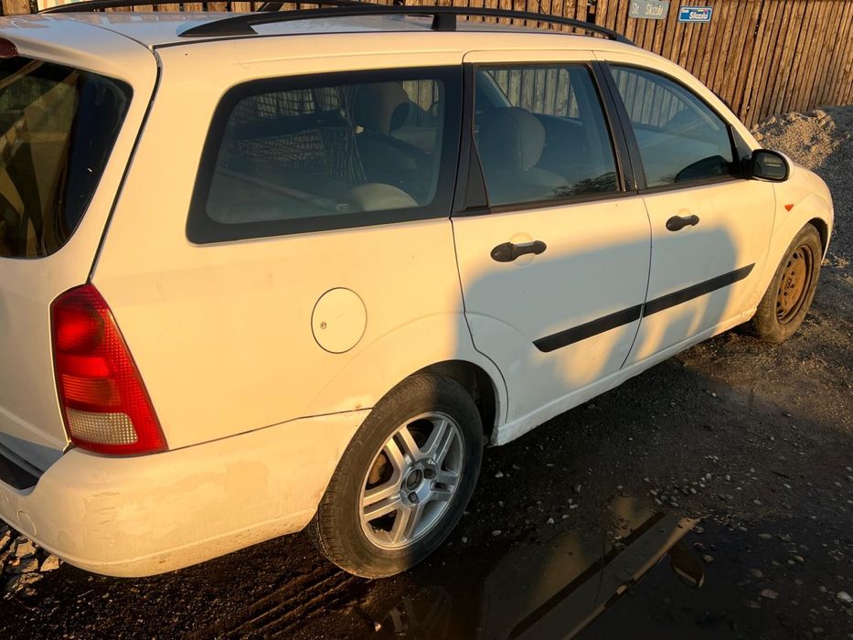 FORD Focus 2000 — imagine 4