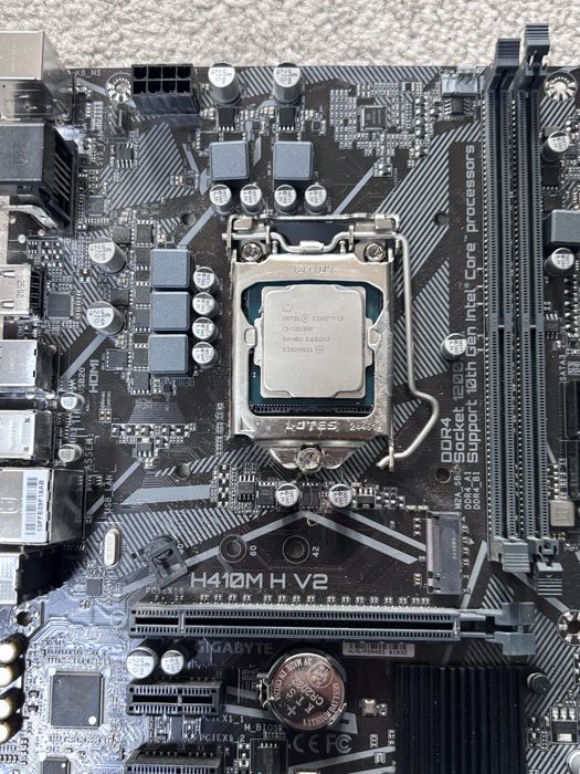 Продам процессор с материнскоц платой i3 10100