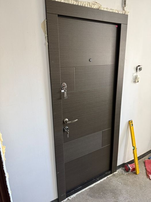 Montai usi metalice si tamplarie pvc deblocari usi