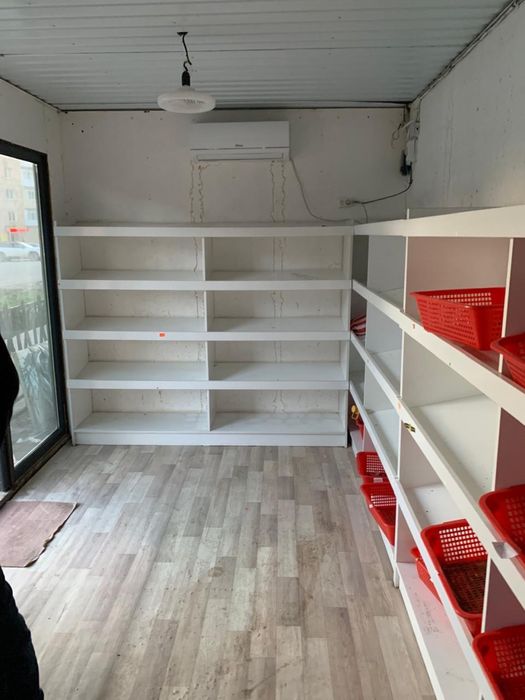 полки витрины мебель