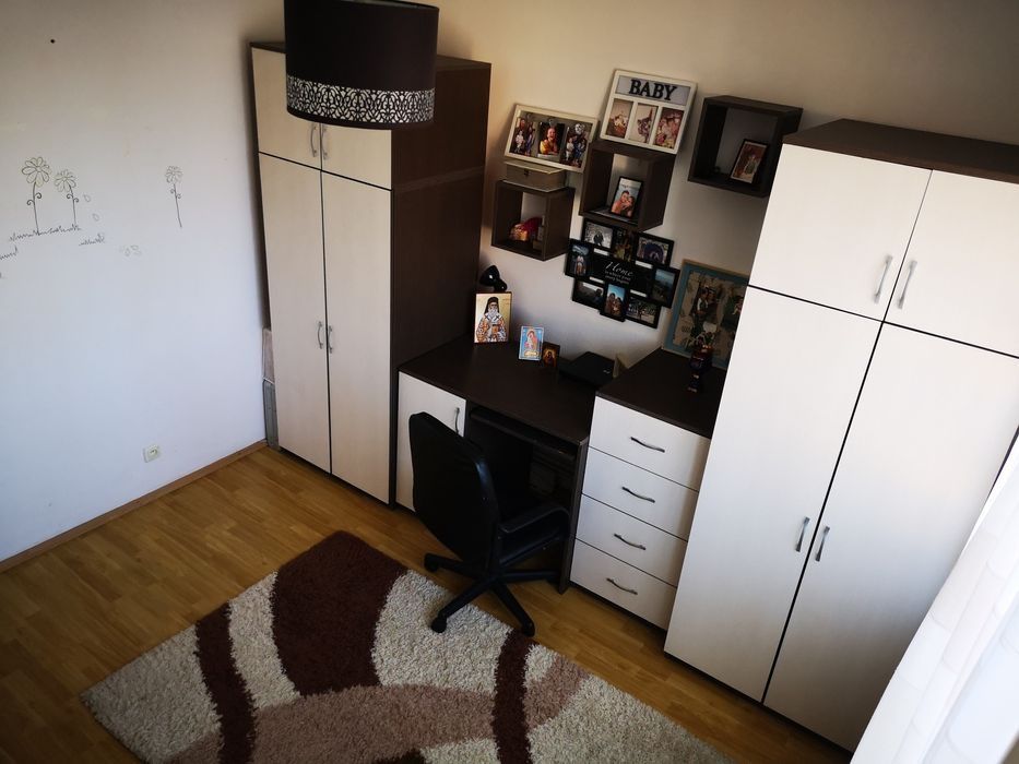 Vând apartament 3 camere - Cristesti