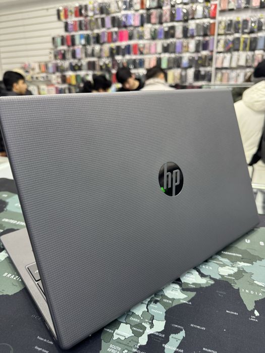 Hp R7-5825U 16/1Tb 15.6 FHD Ips