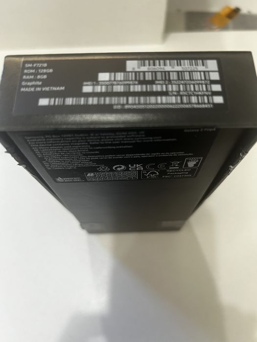 Продавам Samsung  Galaxy  Z flip 4