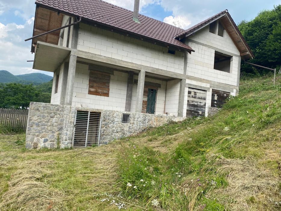 Casa de vânzare în Săcuieu lângă pensiunea Secoia
