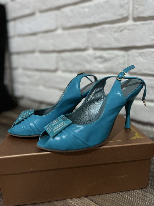 Разные туфли, одного размера