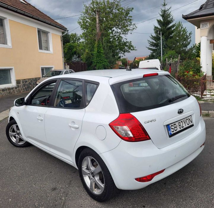 KIA CEED 1.4 an 2012 euro 5 90  CP stare deosebita tehnica si estetica carte service unic propietar,recent adus factura garantie