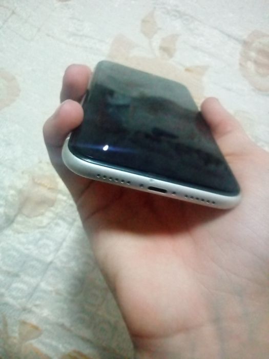 Продам айфон 11..