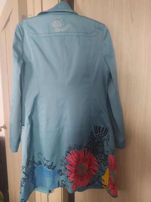 Красивый осенний плащ