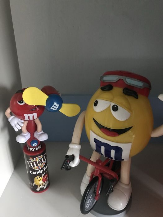 Продам стаканы и игрушки