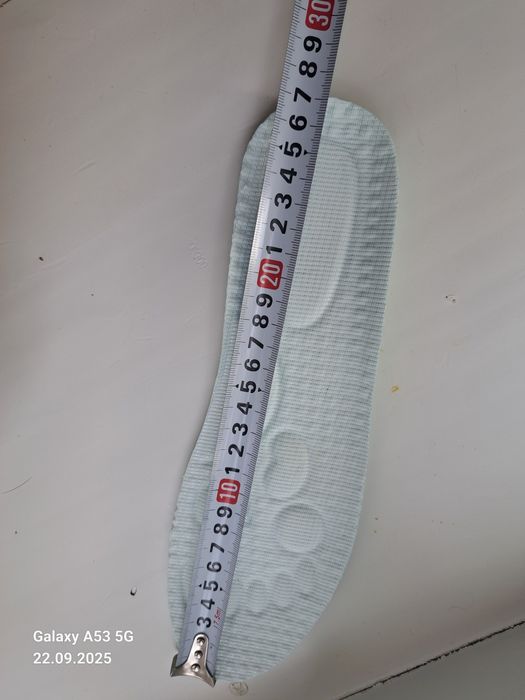 Продам новые кросы